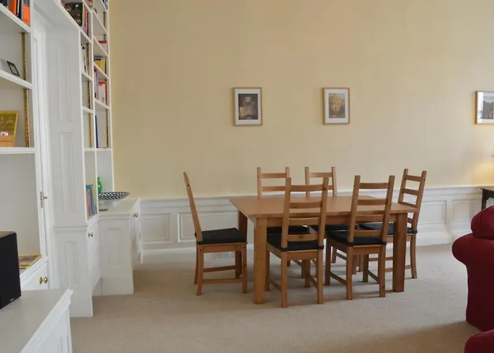 Traditional Georgian Flat In New Town