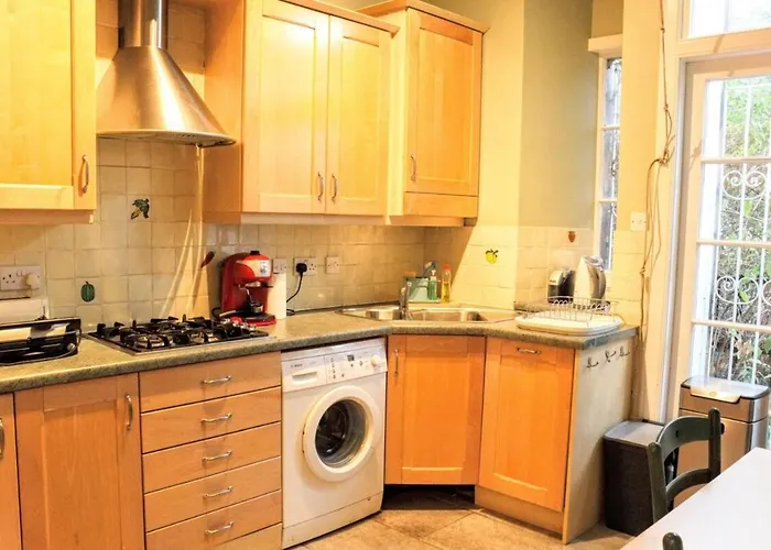 Traditional Georgian Flat In New Town